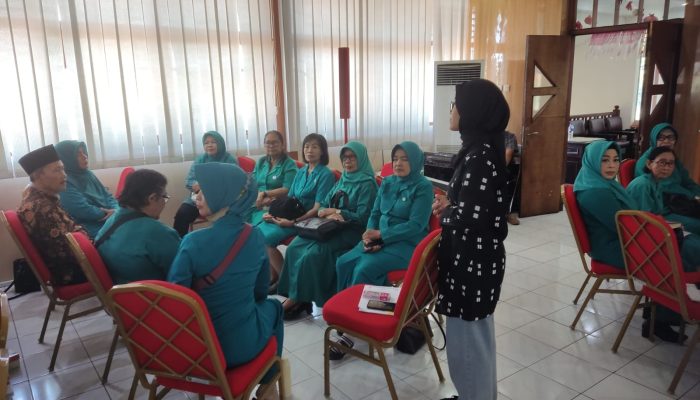 Peduli Lansia, Mafindo Semarang Raya Gelar Kelas Tular NAlar Akademi Digital Lansia