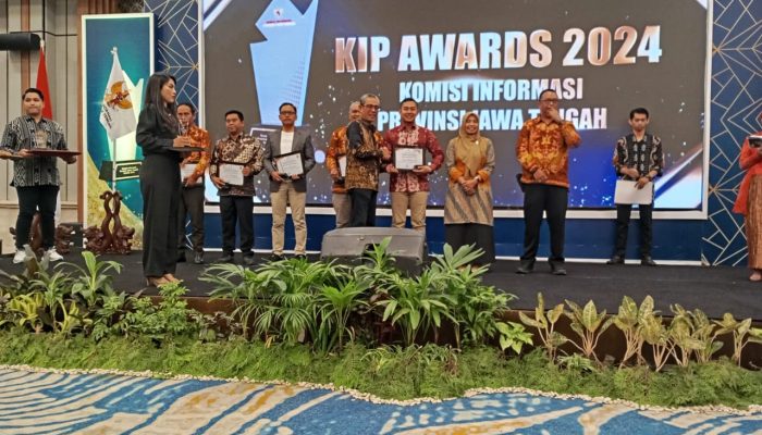 Perdana, Bawaslu Blora Raih Predikat Informatif dari Komisi Informasi