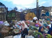 Warga Keluhkan Tumpukan Sampah di Pasar Rembang
