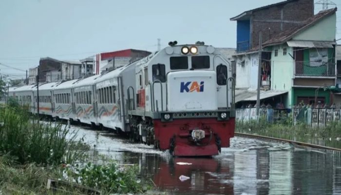 Sejumlah Perjalanan Kereta Api Terganggu Akibat Banjir di Grobogan