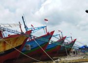 Kapal Nelayan Pati Belum Bisa Berlabuh ke Daratan Akibat Cuaca Ekstrem