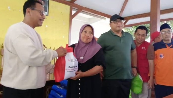 Bupati Rembang Salurkan Bantuan kepada Korban Banjir