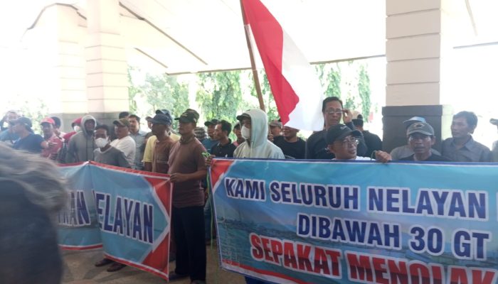 Ratusan Nelayan Rembang Tolak Pemasangan Vessel Monitoring System, DPRD Janji Perjuangkan Aspirasi