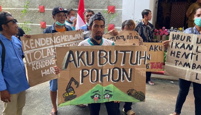 Kembali Sambangi Kantor Dewan, Warga Tuntut Tambang Ilegal di Sukolilo Ditutup