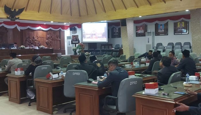 Rapat Paripurna DPRD Rembang Memanas, Hujan Kritik LKPJ 2024