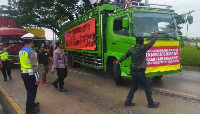 Sopir Truk di Pati Mogok dan Blokade Jalan, Protes Aturan Zero ODOL