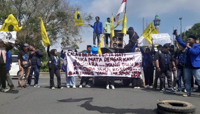 Mahasiswa Pati Demo Tolak Kenaikan PBB, Minta Bupati Penuhi Janji Kampanye