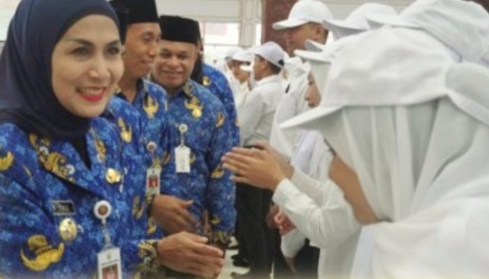 Bupati Kendal Serahkan SK CPNS Formasi 2024, Tekankan Pentingnya Dedikasi dan Integritas ASN