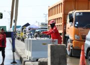 Atasi Kemacetan Akibat Rob, Pemerintah Pasang Pembatas Beton di Jalan Semarang-Sayung