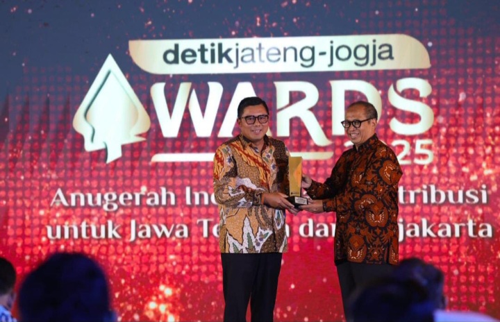 Mohammad Saleh Raih Penghargaan Tokoh Akselerator Pendidikan di detikJateng-Jogja Awards 2025