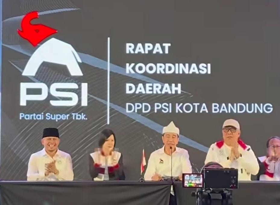 Resmi Gabung PSI, Jokowi Tunjukkan KTA di Bandung