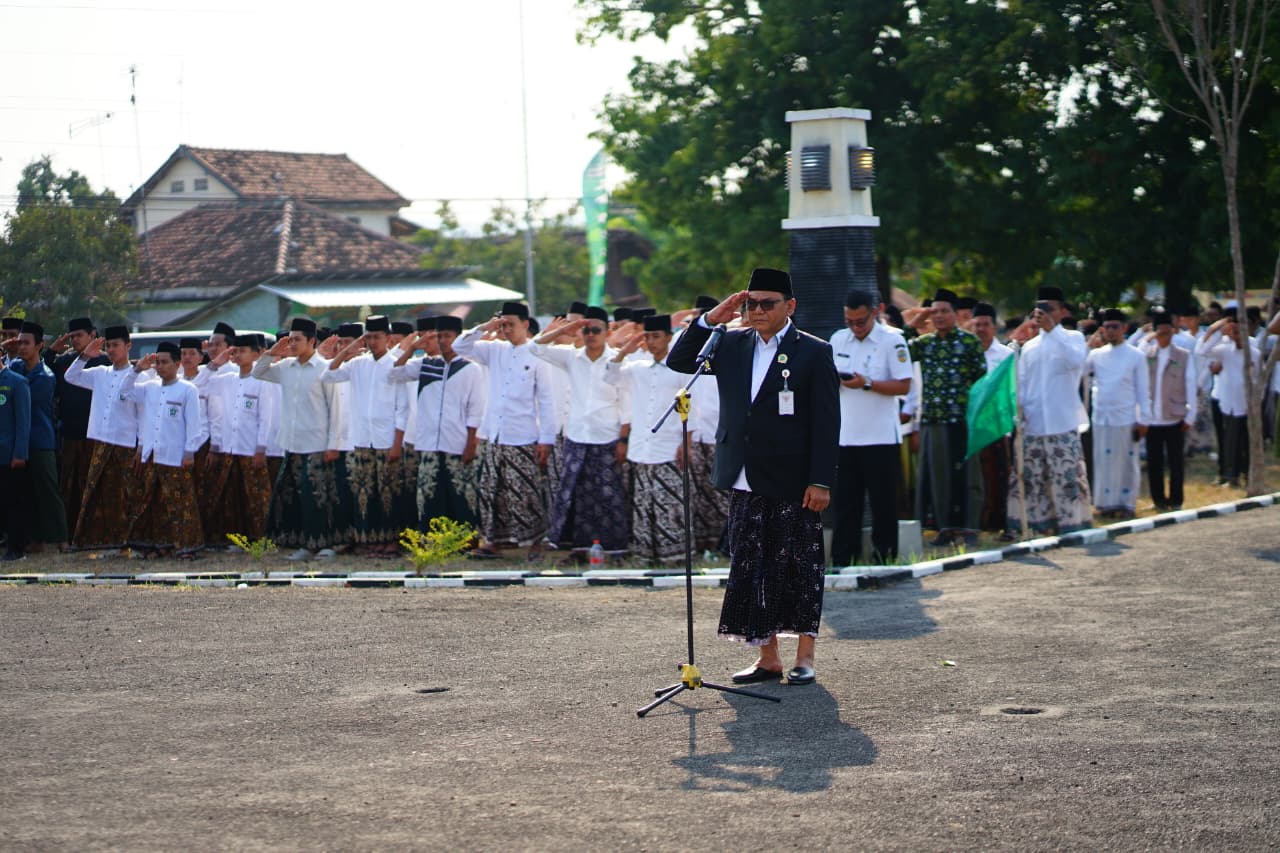 Peringati Hari Santri, Chandra Tekankan Pentingnya Kemandirian Santri